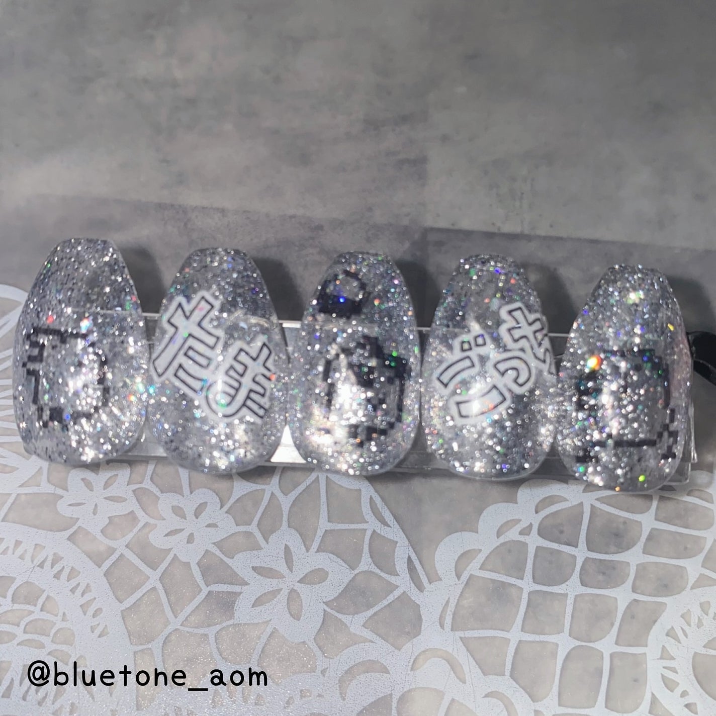 ⋆͛🦖⋆͛aomi on LIPS 「キャンドゥで発売されていたたまごっちのクリアシール使ってネイル..」(4枚目)