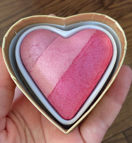 ブラッシング ハート/MAKEUP REVOLUTION/パウダーチークを使ったクチコミ(2枚目)