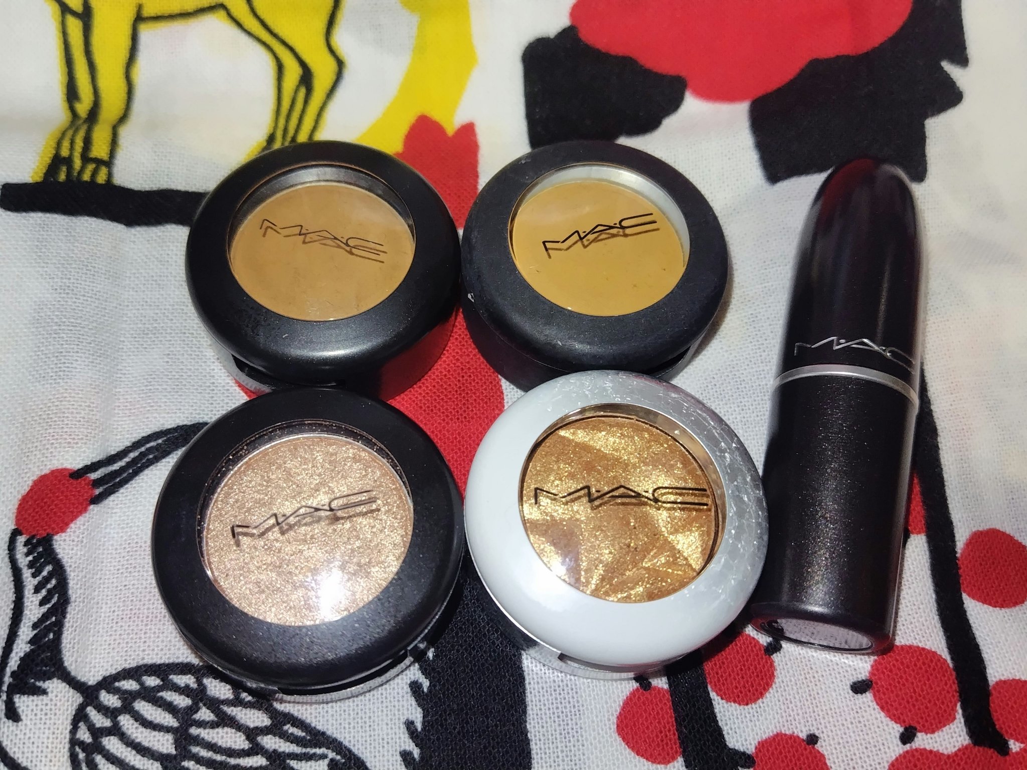 スパークラー アイシャドウ ゴールド クラッシュ/M・A・C/単色アイシャドウを使ったクチコミ（1枚目）