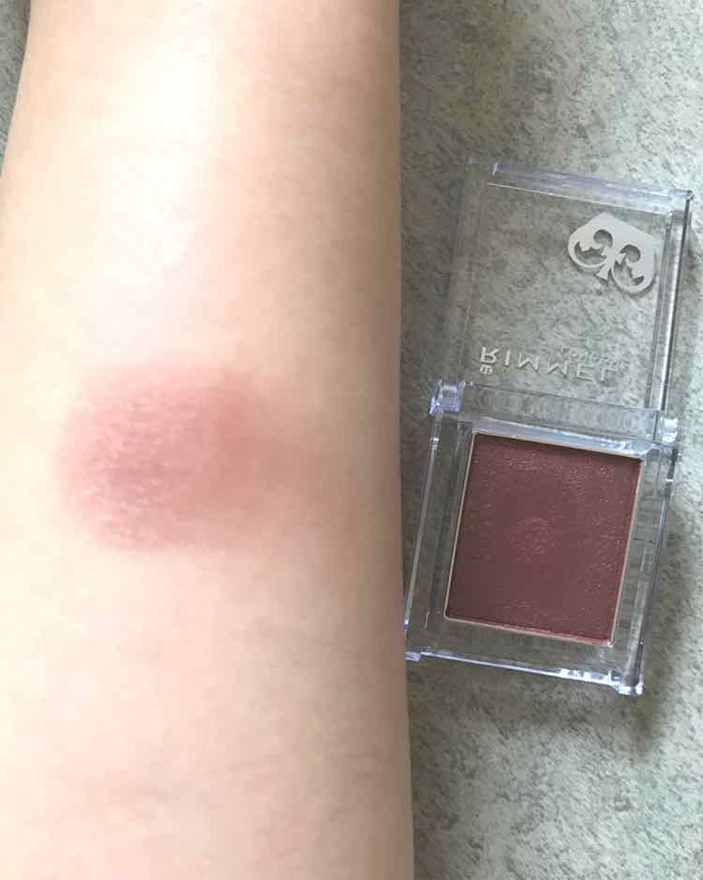 プリズム パウダーアイカラー/リンメル ロンドン/単色アイシャドウを使ったクチコミ(3枚目)