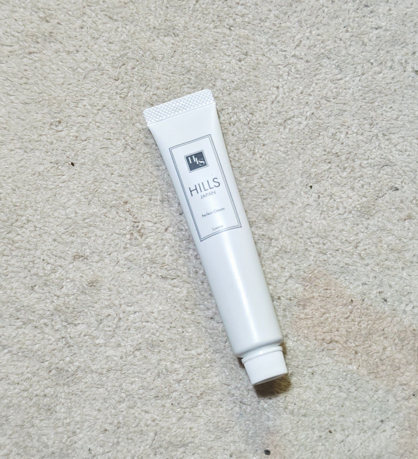 HILLSハンドネイル美容クリーム Luxury/HILLS JAPAN/ハンドクリームを使ったクチコミ(1枚目)