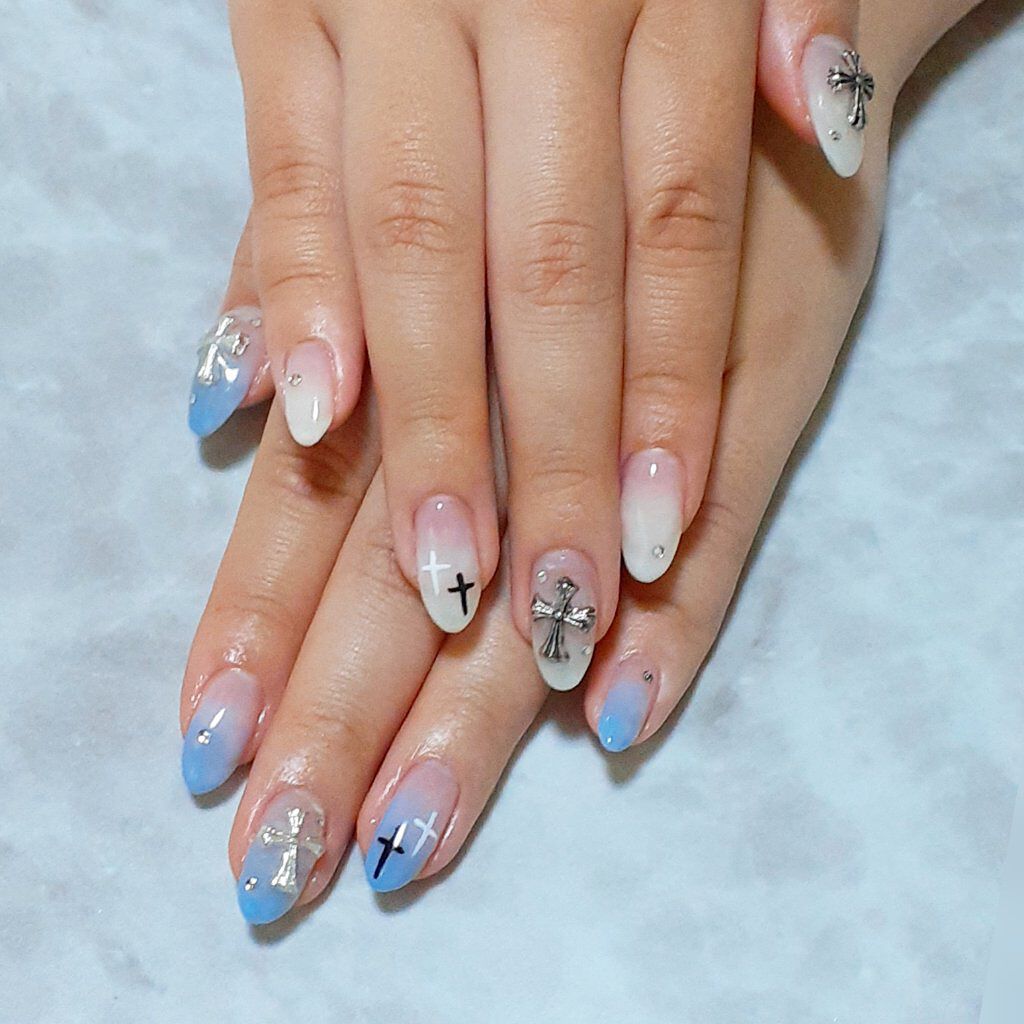 #ネイル,#ジェルネイル,#十字架ネイル,#クロスネイル,#キラキラネイル,#アシメネイル,#アシンメトリーネイルのネイルデザイン