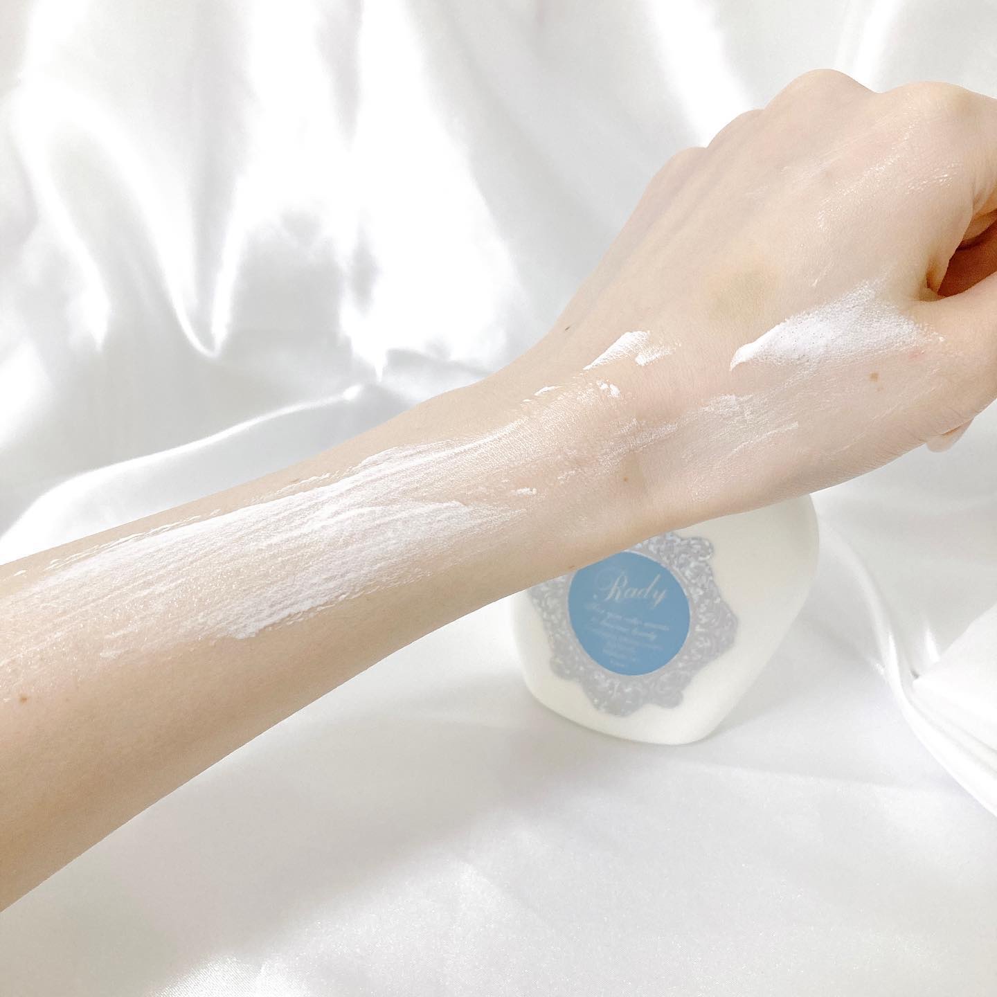 Rady ホワイトクリーム/Rady/ボディクリームを使ったクチコミ（3枚目）