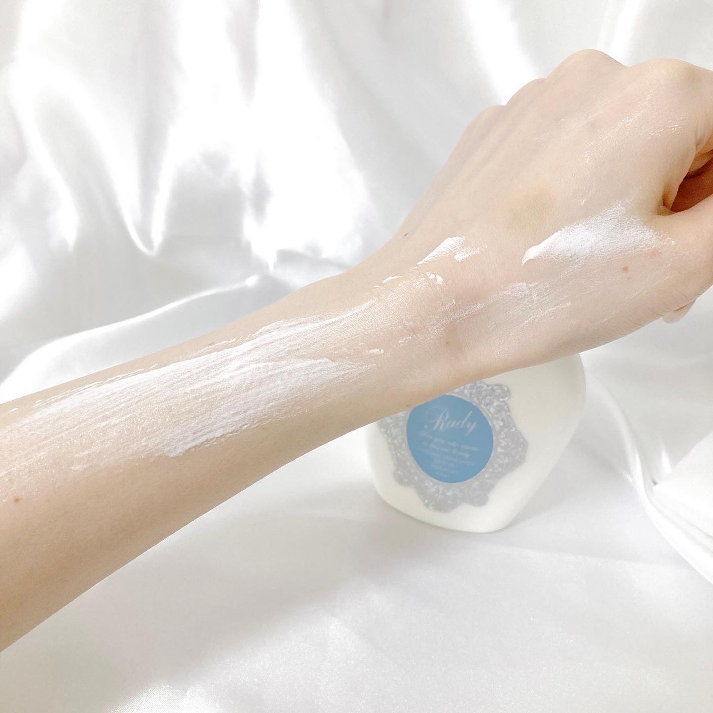 Rady ホワイトクリーム/Rady/ボディクリームを使ったクチコミ(3枚目)