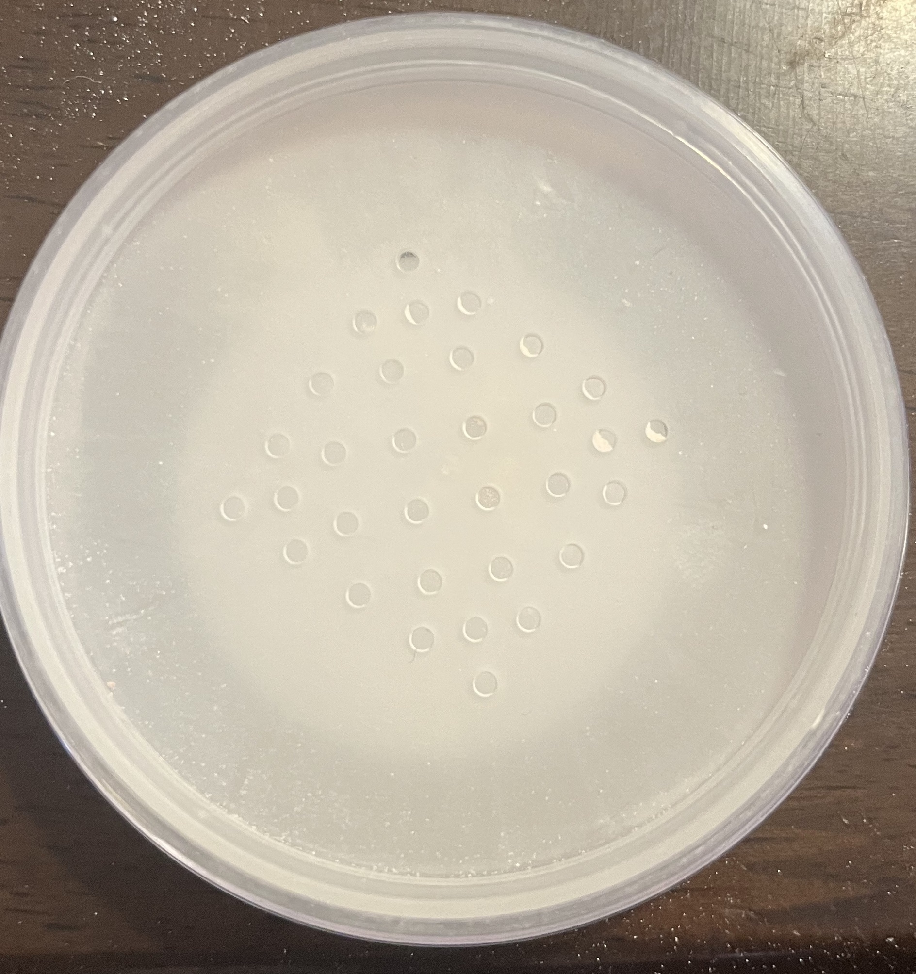 b idol シルクアイスパウダーのクチコミ「使い切りコスメ
b idolシルクアイスパウダー¥1,650

この寒い季節にひんやり？パウダ.....」（2枚目）