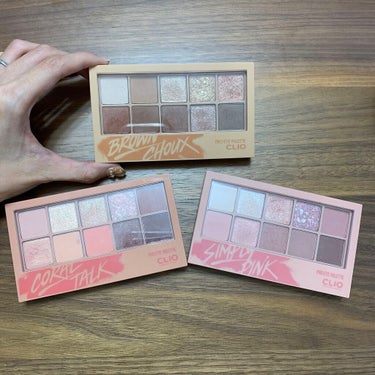 CLIO プロ アイ パレット 
01SIMPLY PINK 
02BROWN CHOUX 
03CORAL TALK

気になって3色買ってみました！
どの色味も発色は良かったんですが、粉質がぱさぱさ