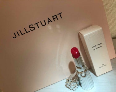 ‪❥❥❥‬JILLSTUART‪ lip blossom 38

人生初めてのデパコスです🌹
まだ使っていないのですが、置いておくだけでもとても可愛いです♡

ずっと欲しかったリップなので、とても嬉しい