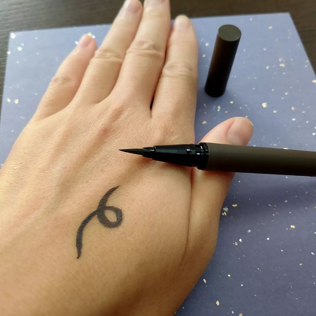 エーメイク マットリキッドアイライナー /A/mAke/リキッドアイライナーを使ったクチコミ（3枚目）