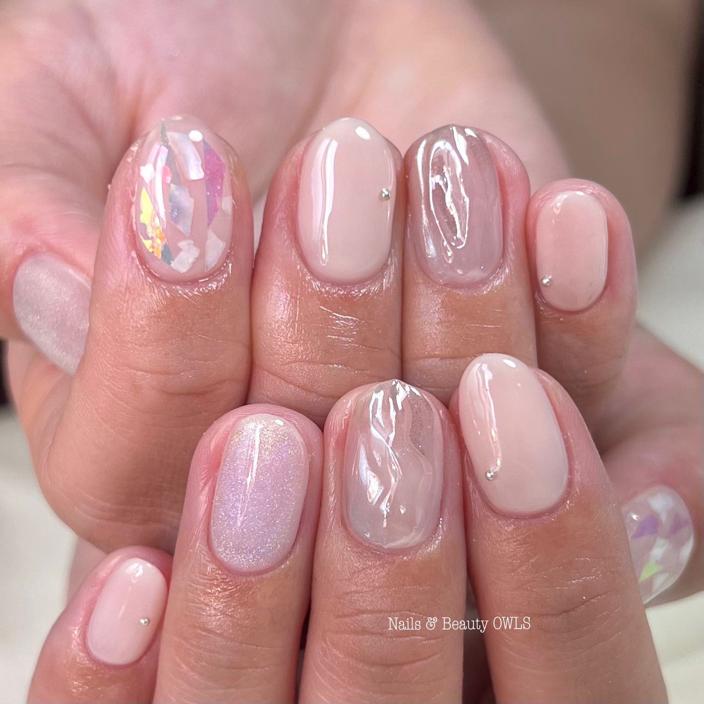 ぴよこれいと あうるす on LIPS 「ホワイトベースなネイル。やだ可愛い。。。←こちらはお客様のお持..」(1枚目)