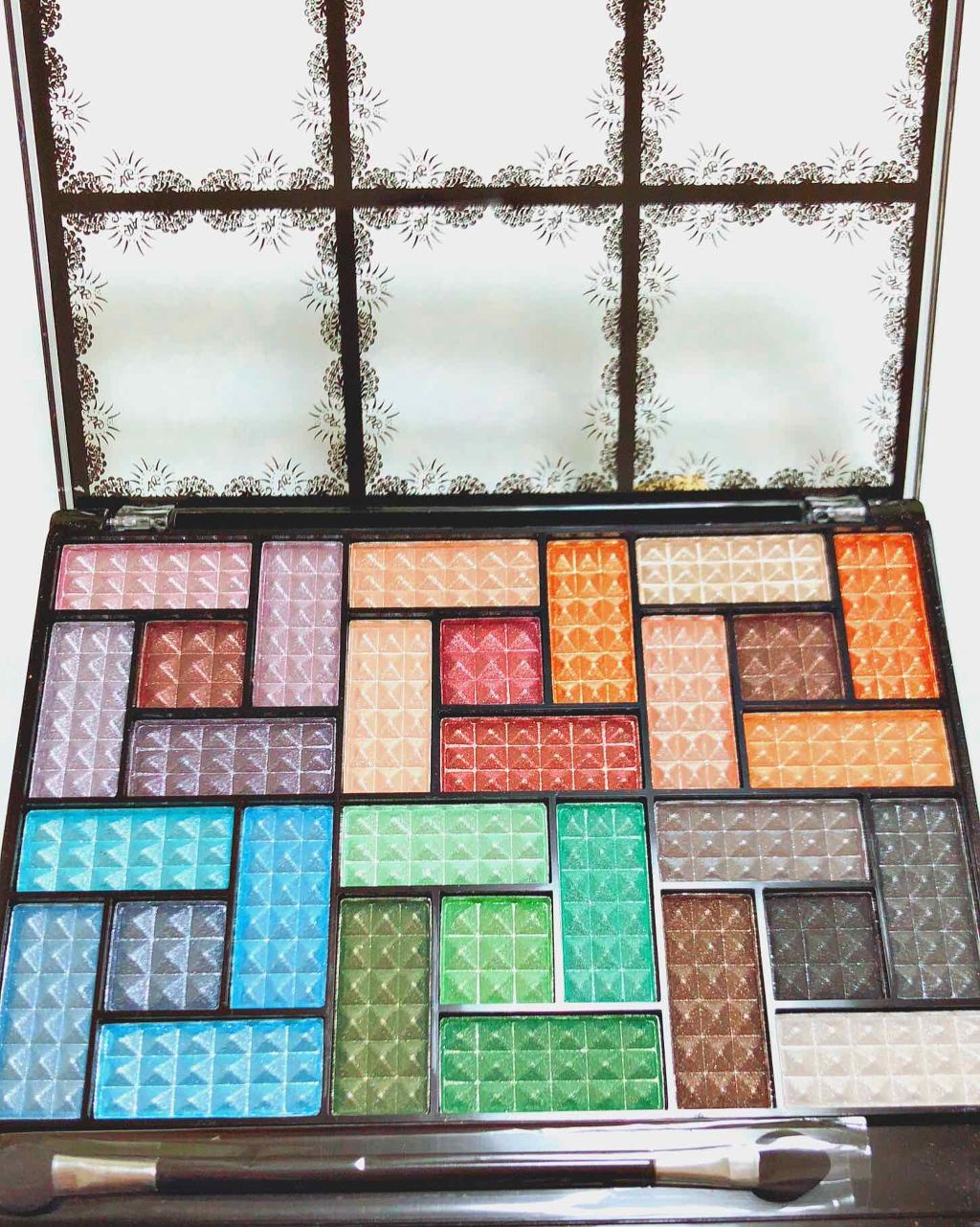 30COLORSEYESHADOWPALETTE/Dolly Angel/アイシャドウパレットを使ったクチコミ(1枚目)