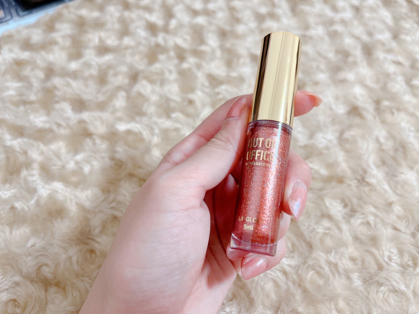 らむ on LIPS 「まるでアイシャドウみたいなざくざくラメリップOUTOFOFFI..」(2枚目)