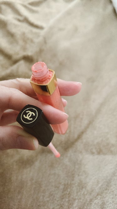 CHANEL レーヴル サンティヤントのクチコミ「ゴールドラメが華やかでかわいすぎる🩷
どんなリップに重ねてもかわいい！

✼••┈┈••✼••.....」（2枚目）