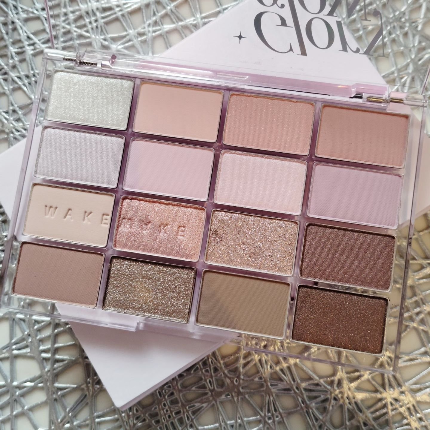 ソフトブラーリングアイパレット/wakemake/アイシャドウパレットを使ったクチコミ（2枚目）