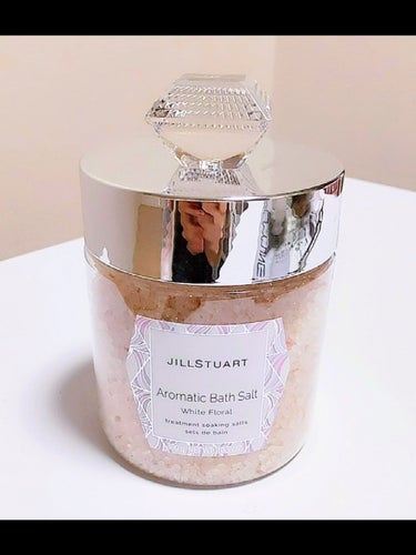 JILL STUART
アロマティックバスソルト ホワイトフローラル

ジルスチュアートのバスソルトです。

誕生日プレゼントでいただきましたが、
とにかく見た目が可愛くてテンション上がります💕

香り