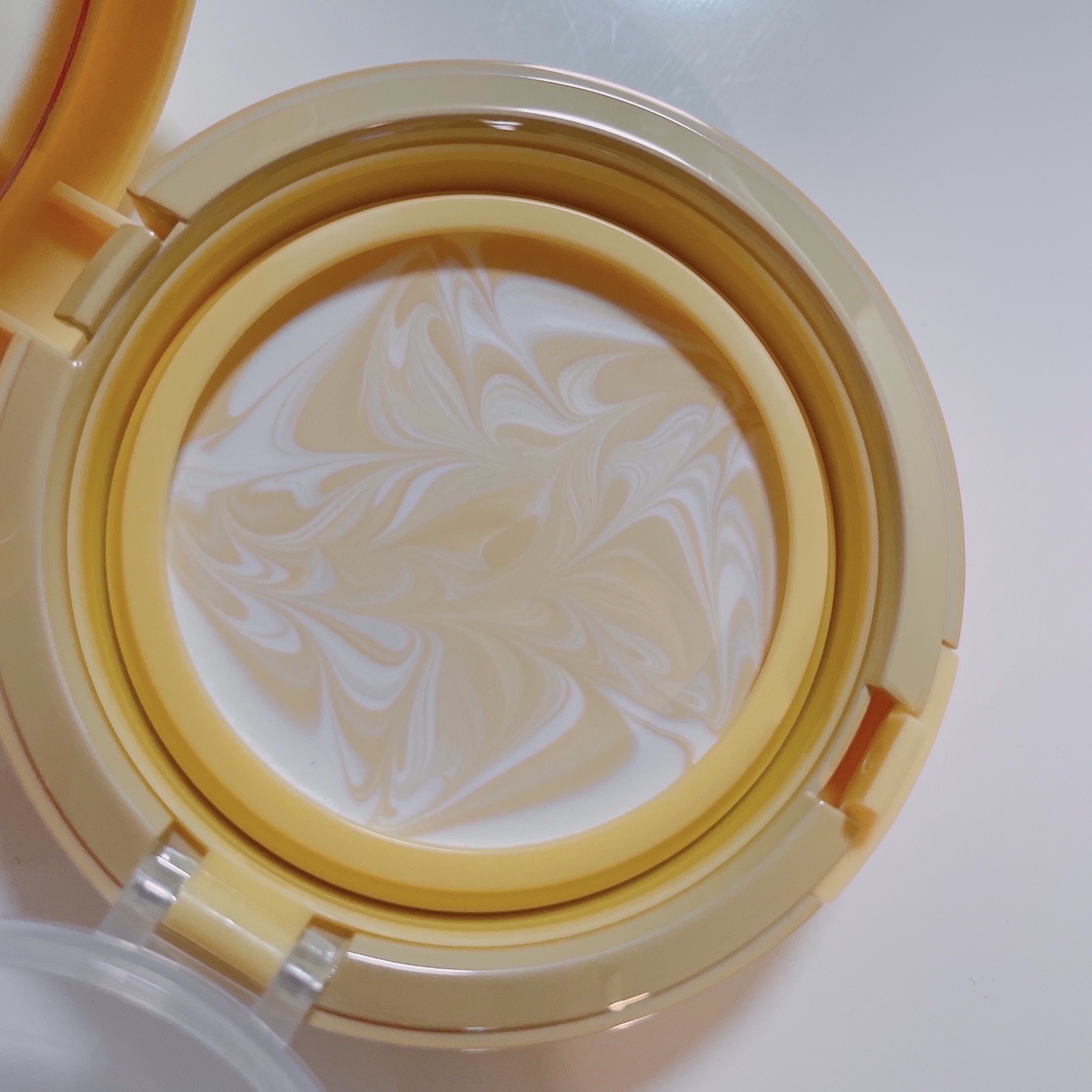 A’pieu ジューシーパン スキンケアプライマーのクチコミ「 とても気に入っています！

色味は迷ってレモンにしました。
まさに「レモン」で、
強いて言う.....」（3枚目）