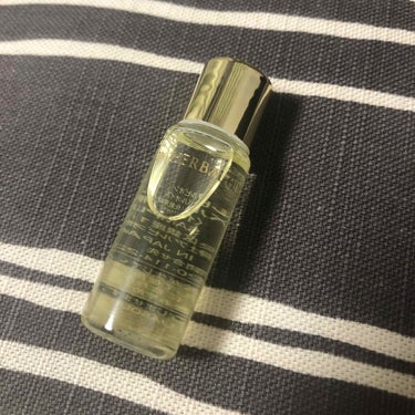 ★サンプル使用★

◆アルビオンハーバルオイルゴールド
40ml 5000円

カサつき、肌あれなどのトラブルが気になる肌に。肌（角層）のすみずみまでうるおいで満たし、いきいきとしたつややかな肌に整える