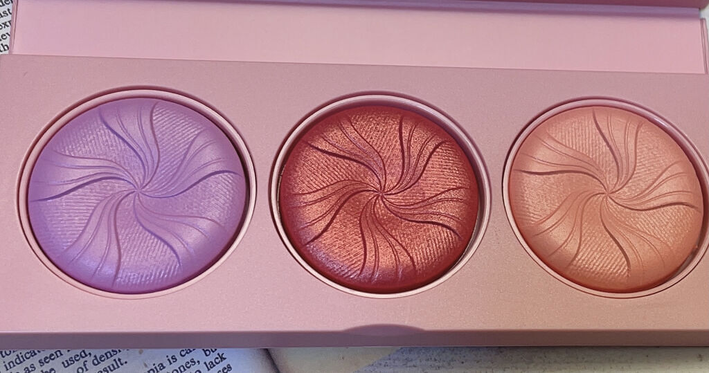 CLINIQUE クリニーク チーク ポップ パレット 22のクチコミ「☆クリニーク チーク ポップ パレット 22
人気のチークポップから、今年もホリデイ限定パレッ.....」（2枚目）