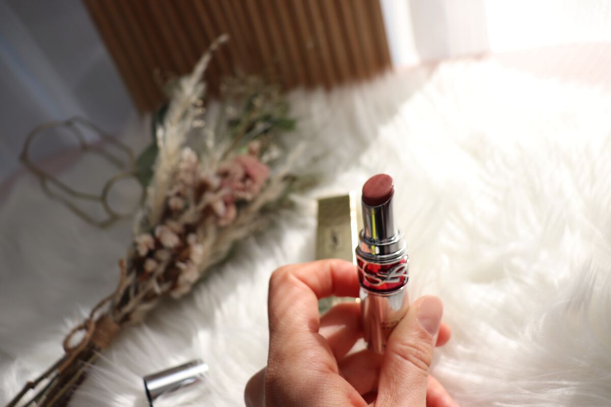 YSL ラブシャイン キャンディグレーズ No.15 ショーケーシング ヌード/YVES SAINT LAURENT BEAUTE/口紅を使ったクチコミ（2枚目）
