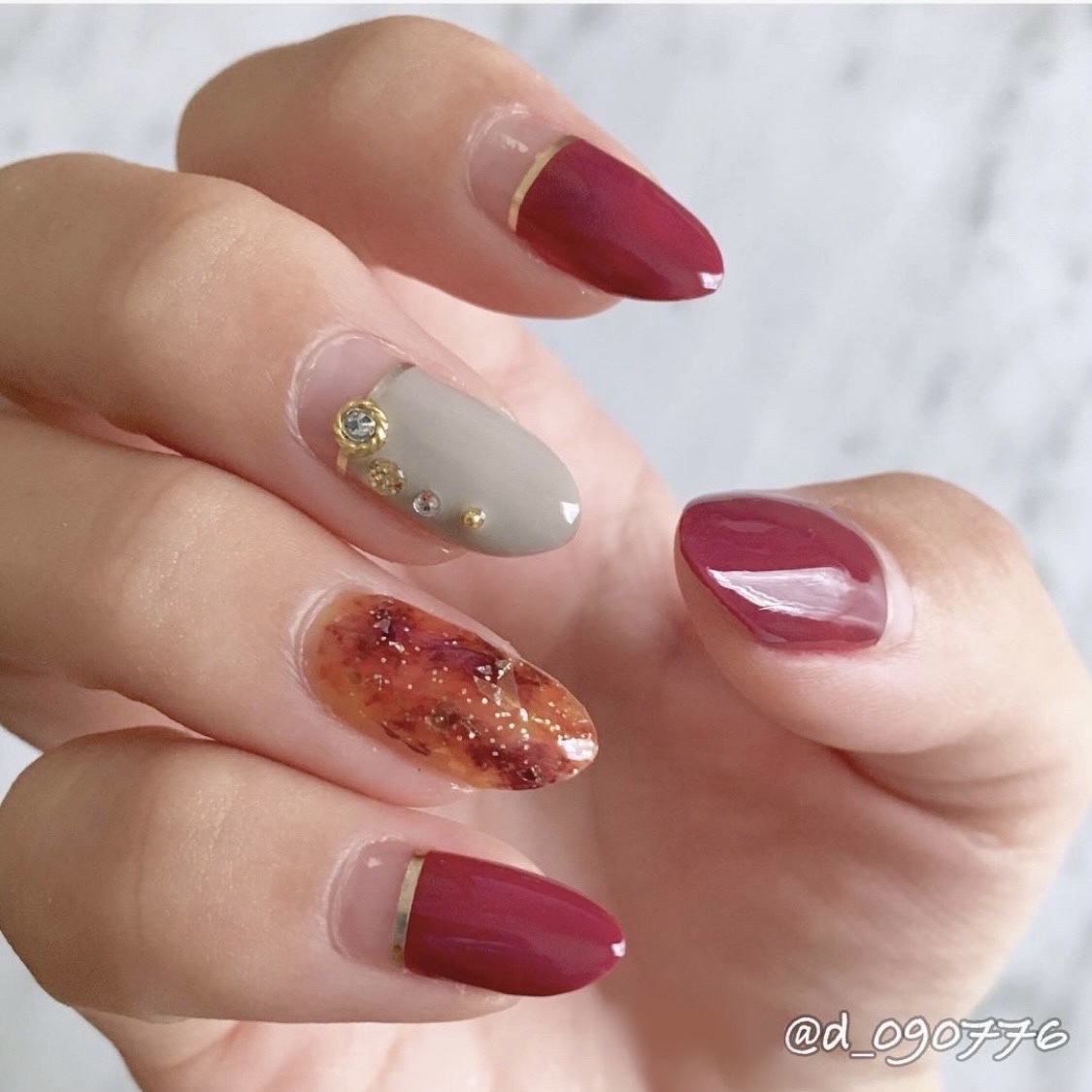 ボルドーべっ甲ニュアンスネイル 赤べっ甲 ゴールド 韓国 ベージュ 秋