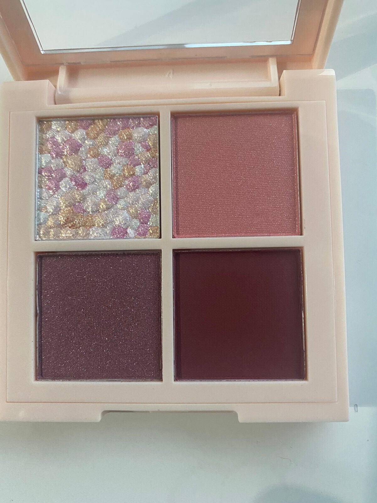 レブロン ダズル アイシャドウ クアッド/REVLON/アイシャドウパレットを使ったクチコミ(3枚目)