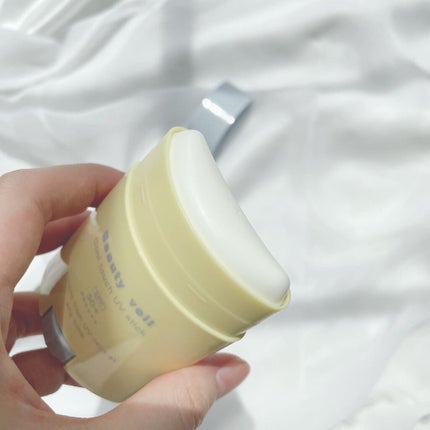 Beauty veil クールタッチUVスティック のクチコミ「手を汚さずに直塗りできるスティックタイプの日焼け止め✨容器は首筋や腕にも塗りやすい絶妙なカーブ.....」(2枚目)