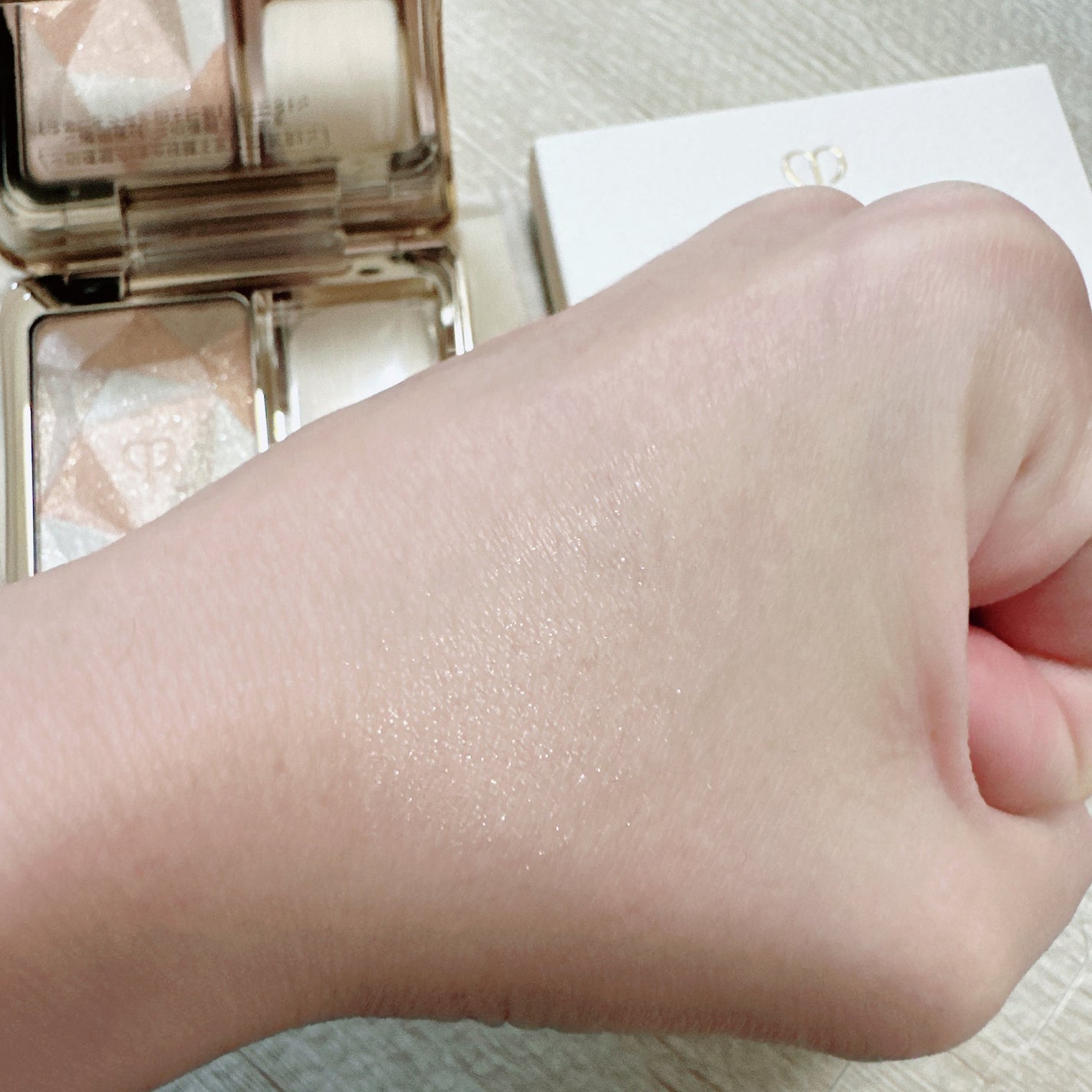 ル・レオスールデクラ /クレ・ド・ポー ボーテ/パウダーハイライトを使ったクチコミ(3枚目)