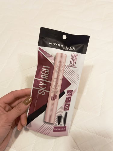 MAYBELLINE NEW YORK　スカイハイ
05ゆうやみラベンダー

05ゆうやみラベンダー新色です！
このマスカラのブラック持ってて
気に入ったので新色も！

透け感のあるラベンダー！
一度塗