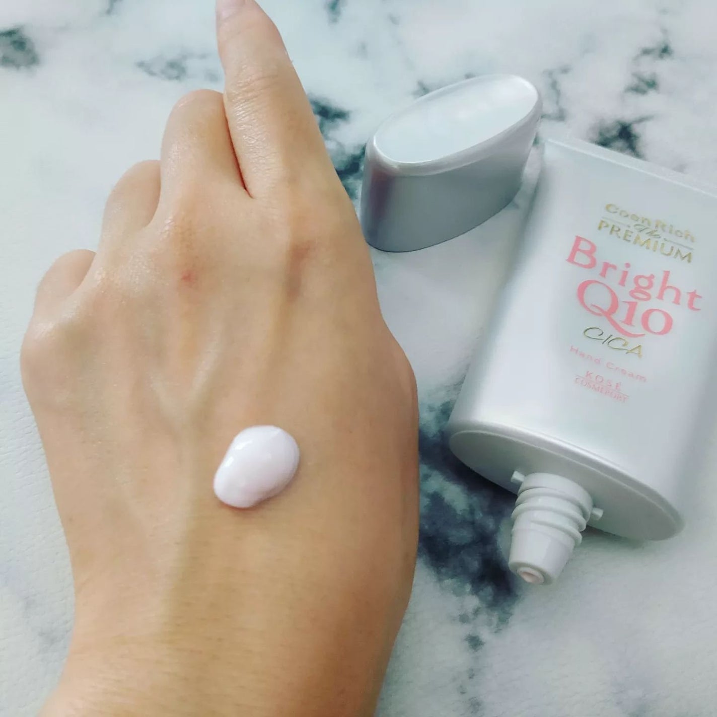 コエンリッチ ザ プレミアム ライトアップ モイストガード ハンドクリーム/コエンリッチQ10/ハンドクリームを使ったクチコミ(2枚目)
