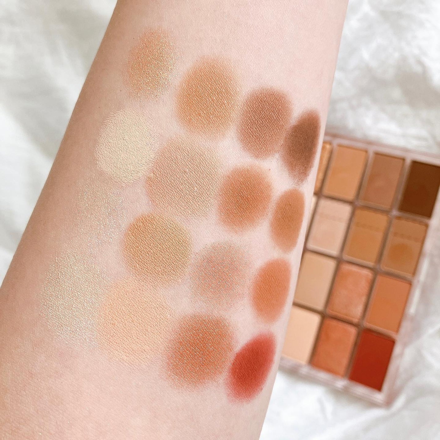 ソフトブラーリングアイパレット/wakemake/アイシャドウパレットを使ったクチコミ(4枚目)