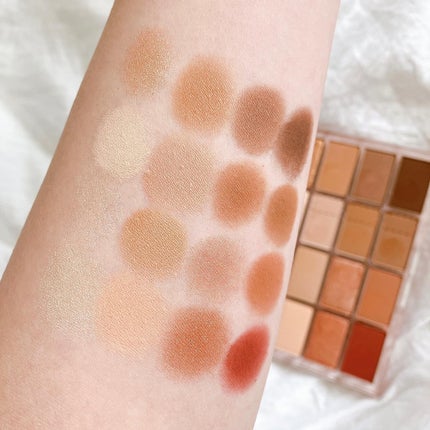 ソフトブラーリングアイパレット/wakemake/アイシャドウパレットを使ったクチコミ(4枚目)