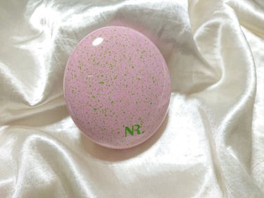 ネイチャーリパブリック PROBIOエッセンスクッションのクチコミ「
卵のような形をしているクッションファンデ✨


伸びがよく、毛穴カバー力があり
程よい艶感の.....」（2枚目）