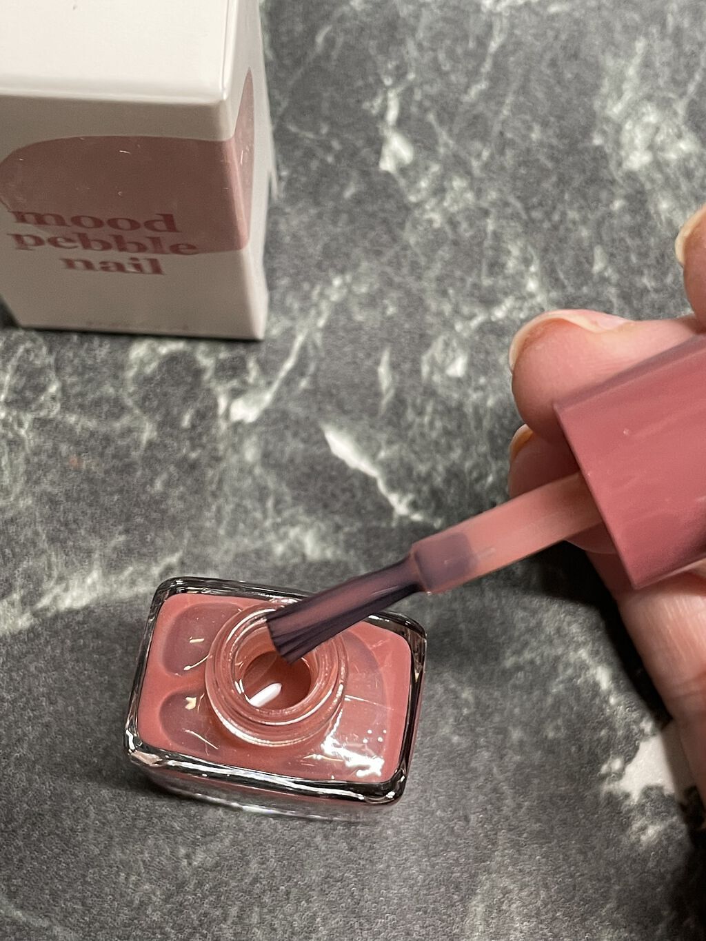 ムードペブルネイル 02 ROSY SYRUP（ロージーシロップ）/rom&nd/マニキュアを使ったクチコミ（3枚目）