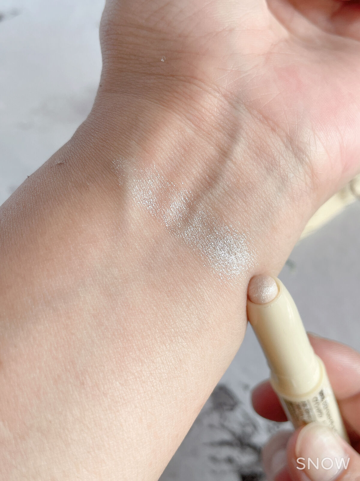 Dazzlin  アイルミナイザー/セリア/スティックアイシャドウを使ったクチコミ（3枚目）