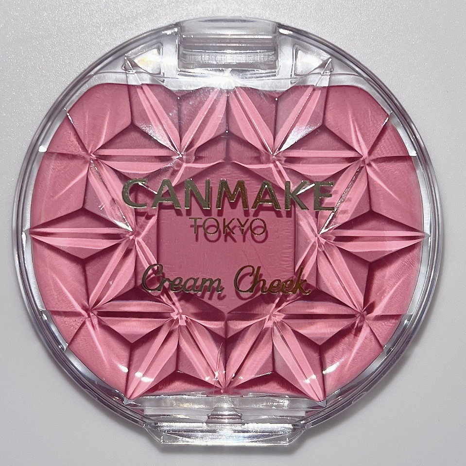 キャンメイク

クリームチーク

23

キューピッドピンク

¥638



クリームチークはそんなに使ったことがなかったのですが、色味が可愛すぎて購入！

チークに使うのももちろん可愛のですが、
涙袋に使っても可愛い💕


可愛いし安