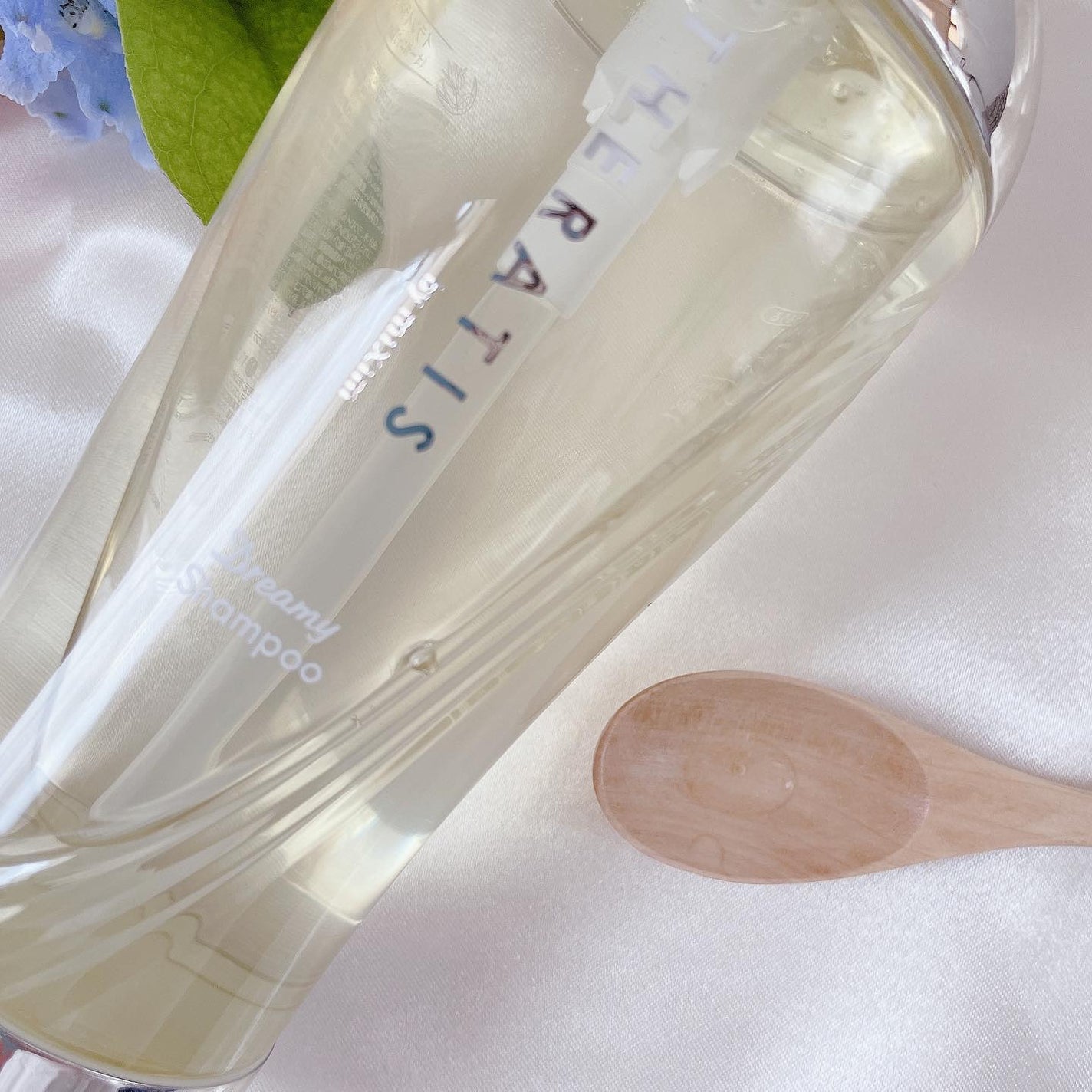 orange_glow_kwm on LIPS 「朝のアホ毛ケア🌸セラティスドリーミーモイストシャンプー&ヘアト..」(2枚目)