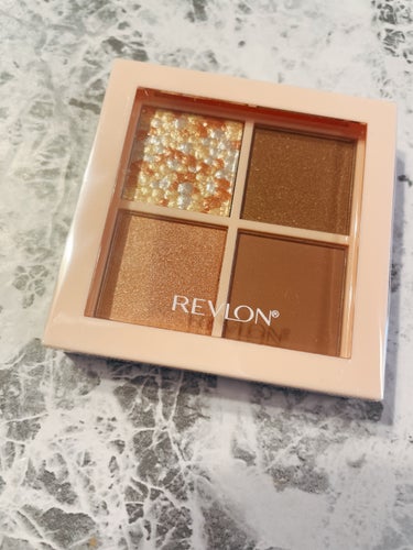 ダズル アイシャドウ クアッド/REVLON/アイシャドウパレットを使ったクチコミ（2枚目）