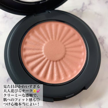 bareMinerals ジェン ヌード ブロンザーのクチコミ「見た目も美しい、上品な花びらチーク

✼••┈┈┈┈┈┈┈┈┈┈┈┈┈┈┈┈••✼
ベアミネラ.....」（3枚目）