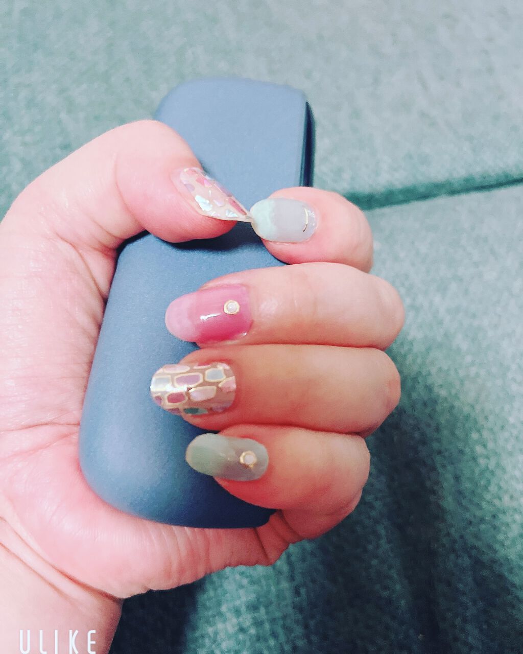 みーこ on LIPS 「またダイソーのネイルシールです💅シールでも結構保つので、気に入..」(1枚目)