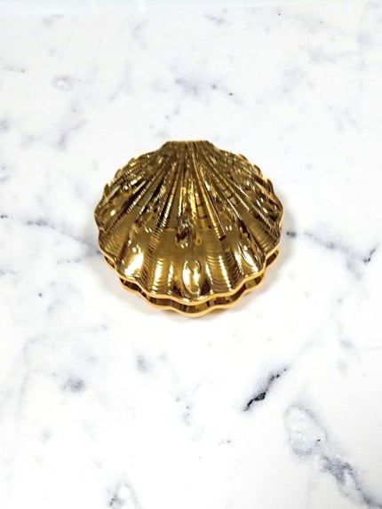 リミテッド エディション パウダー ケース/レ・メルヴェイユーズ ラデュレ/その他化粧小物を使ったクチコミ(2枚目)