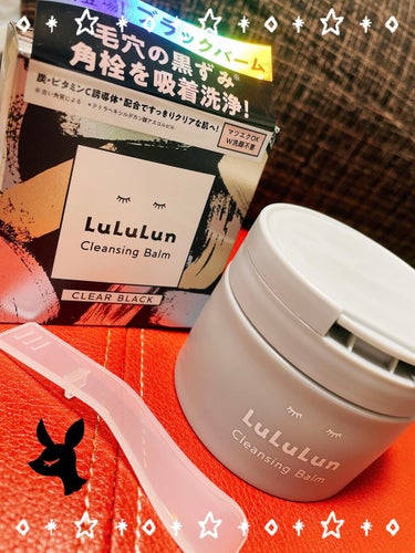 
商品**LuLuLun 
ブラックバーム クレンジングバーム

毛穴の黒ずみ、角質を吸着洗浄！
マツエクOK!!  W洗顔不要

との事で有名なので購入してみました。

開けてすぐ思った事は付属のスパ