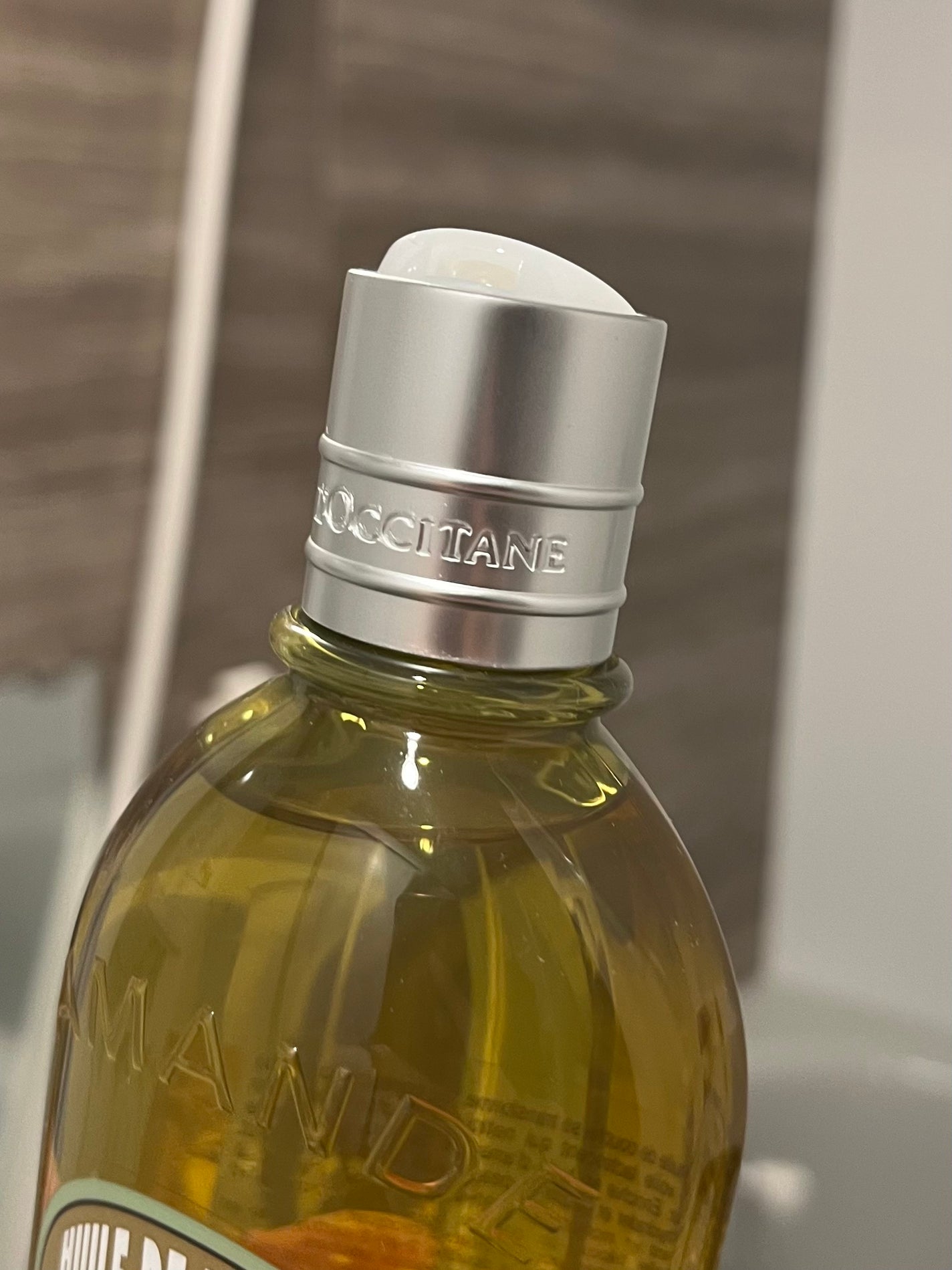 アーモンド モイスチャライジングシャワーオイル/L'OCCITANE/ボディソープを使ったクチコミ(2枚目)