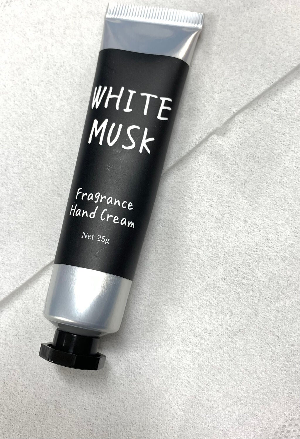 アリス on LIPS 「塗ったすぐもベタつきが少なく潤いがすごいです!匂いもよくて塗る..」(1枚目)