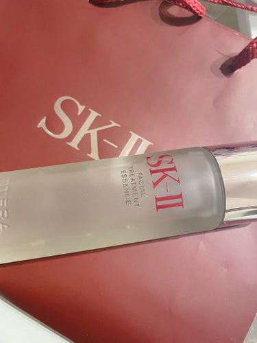 SK-II　フェイシャル トリートメント エッセンス　160ml


11月の誕生日に旦那からSK-IIの化粧水とバッグを頂きました(^^)


SK-IIの化粧水は、買う予定ではなかったみたいなのです