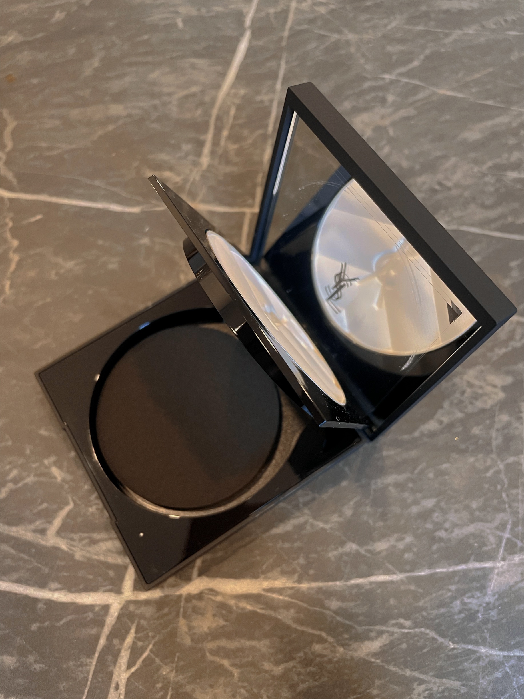 オールアワーズ ハイパープレストパウダー ユニヴァーサル/YVES SAINT LAURENT BEAUTE/プレストパウダーを使ったクチコミ（3枚目）