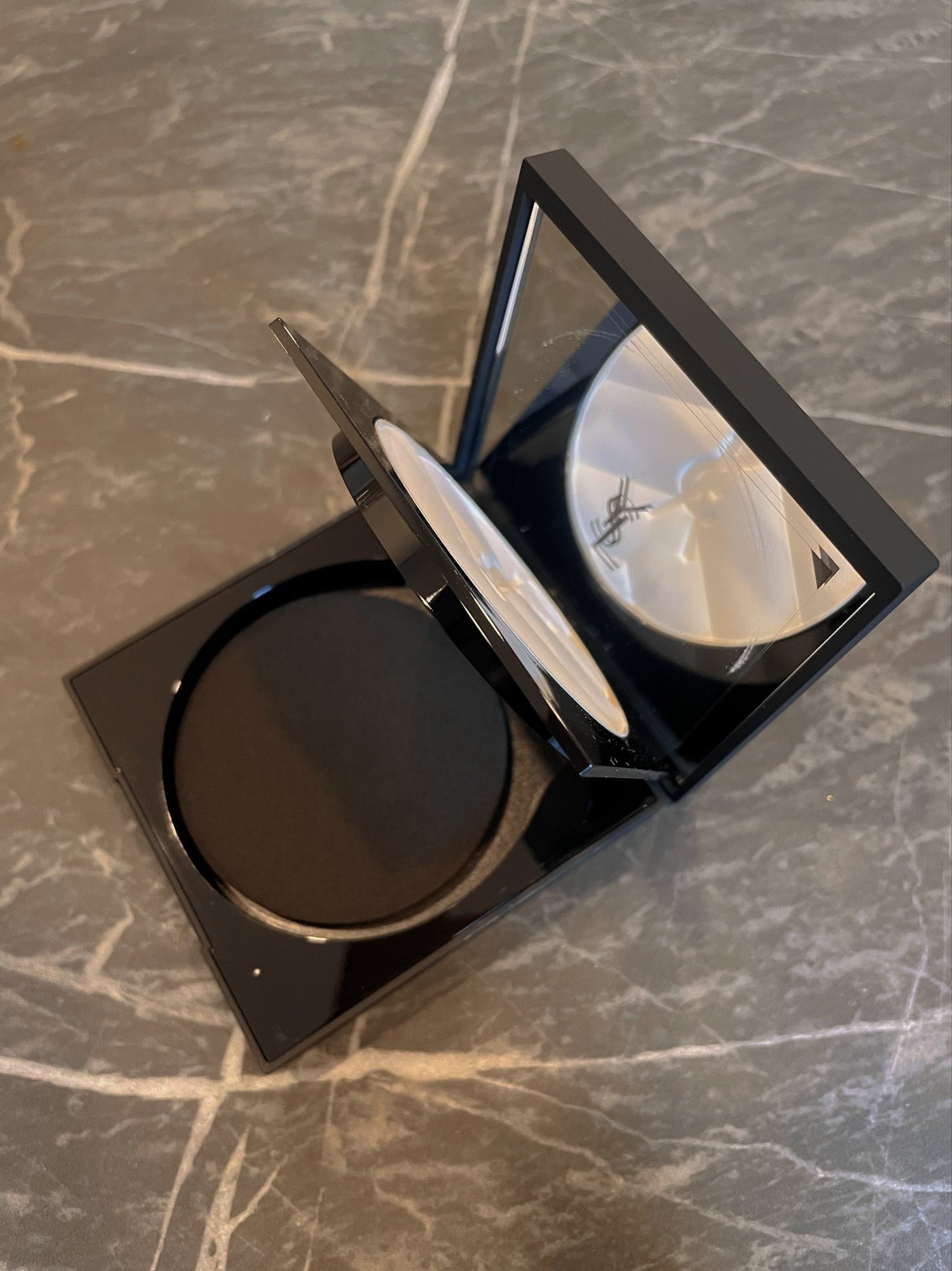 オールアワーズ ハイパープレストパウダー/YVES SAINT LAURENT BEAUTE/プレストパウダーを使ったクチコミ(3枚目)