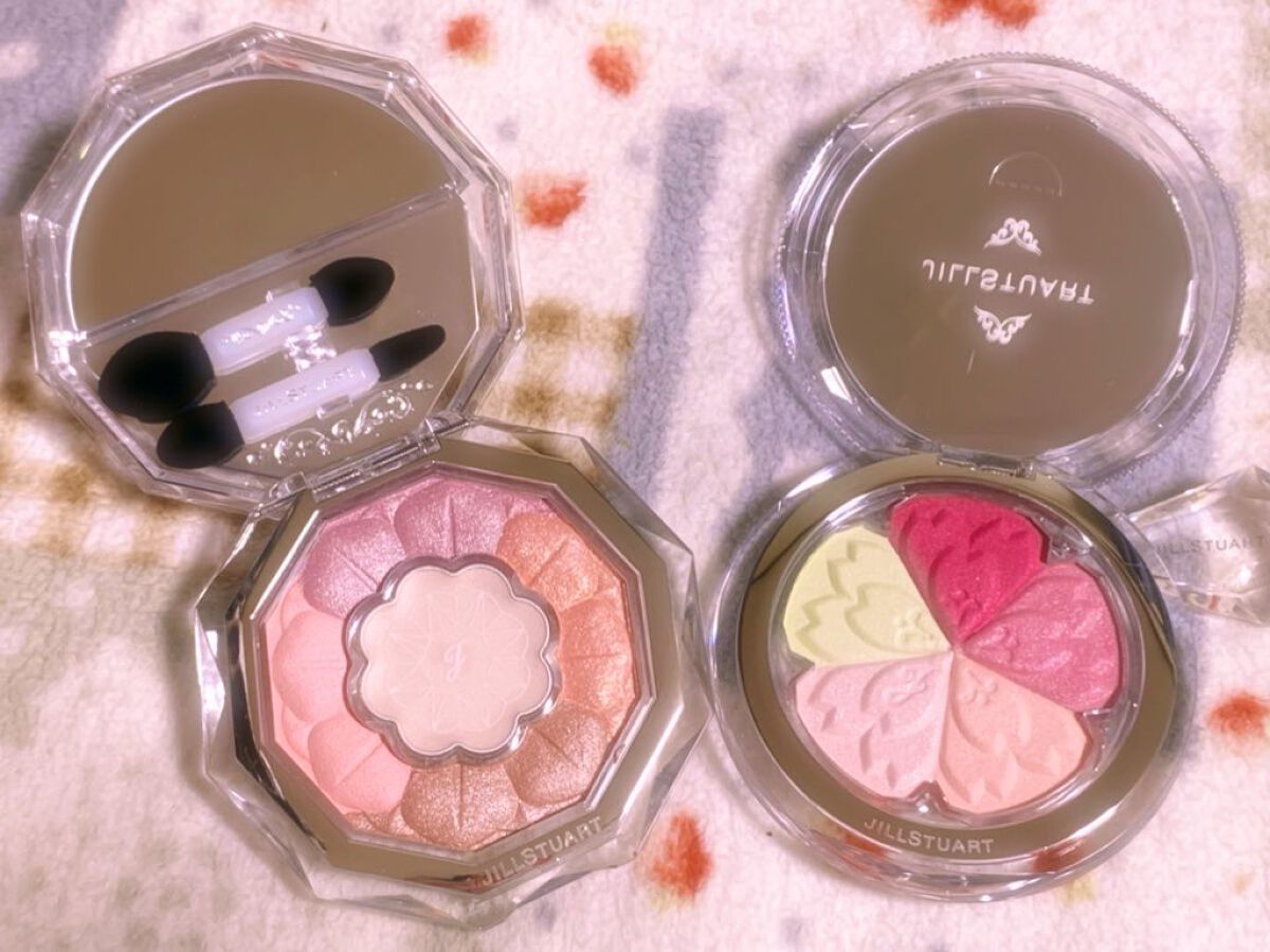 今更欲しくなって某フリマアプリで新品購入
アイシャドウはコフレのからハマって
こちらとさらに追加で梅阪限定ミルクティーの
アイシャドウも買ってしまった
ラメ感と透明感盛れるのでめちゃくちゃ
気に入っています

桜のチークもかわいすぎる
ピン