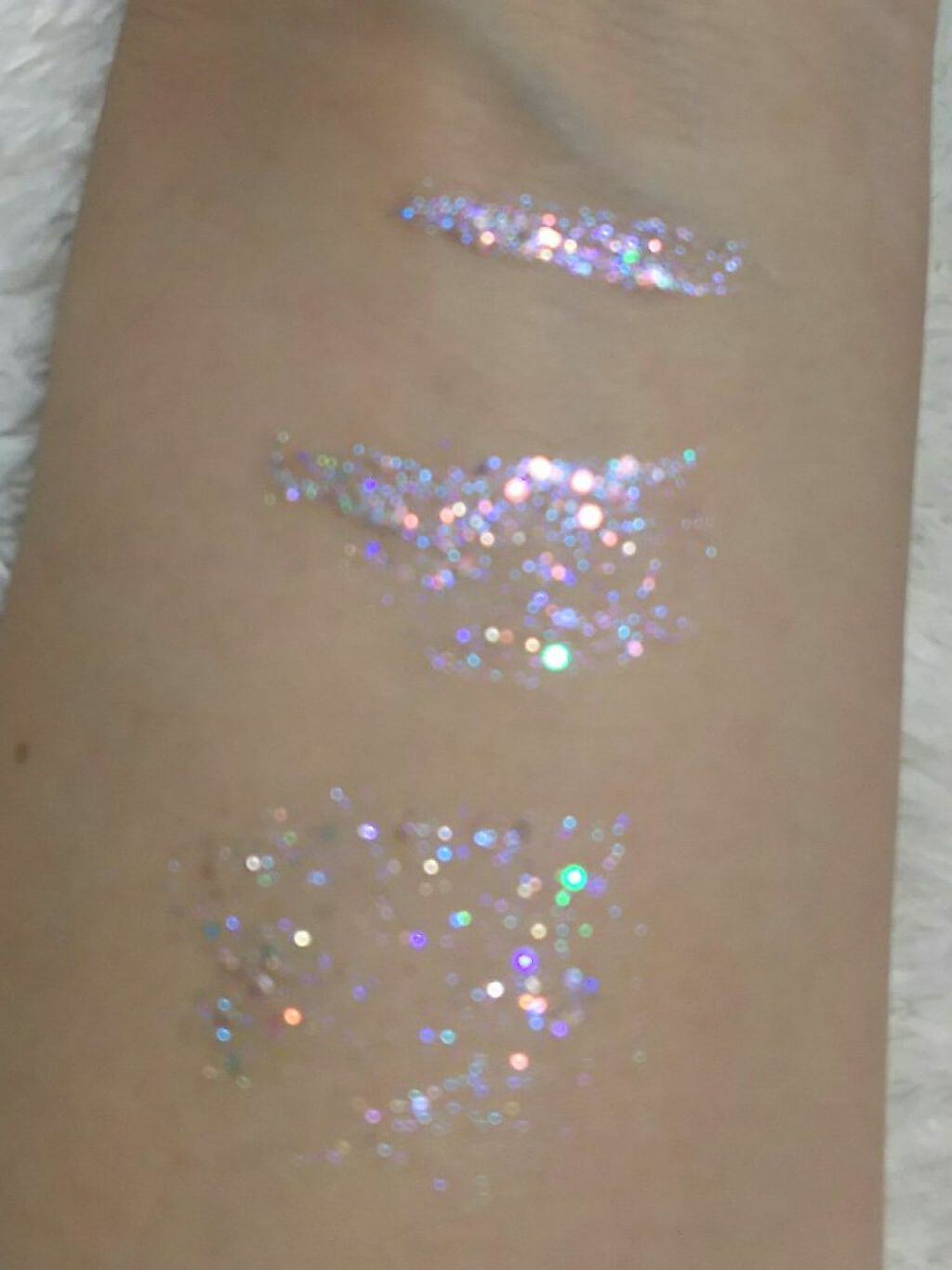 Cherry Love グリッター リキッドアイシャドウ P03 Galaxy Encounter/FlowerKnows/グリッターを使ったクチコミ（3枚目）