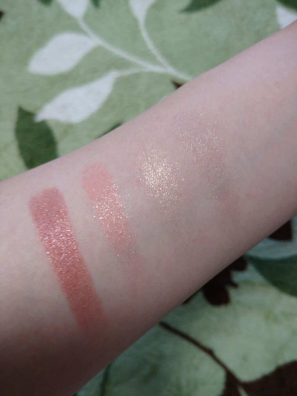 カスタムシャドウ/ドーリーウインク/単色アイシャドウを使ったクチコミ(3枚目)