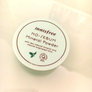 Innisfree ノーセバム ミネラルパウダー（フェイスパウダー）

このパウダーは本当にいいです❣️❣️❣️

前髪にも使えて顔のテカったところを綺麗に抑えてくれます

外出中にテカったところに色つ