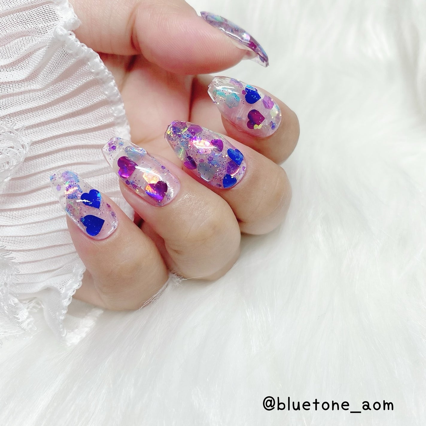 ⋆͛🦖⋆͛aomi on LIPS 「ホログラムネイル!オーロラのホロがいい仕事してる気がしてる!☺..」(2枚目)